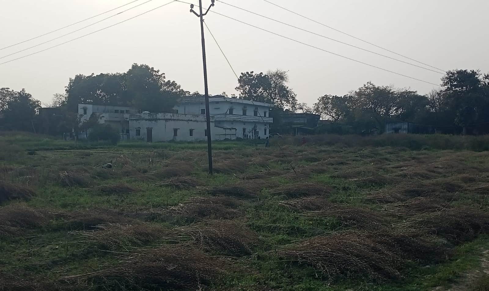 सुबह के समय आसमान में छाया रहा बादल। संवाद