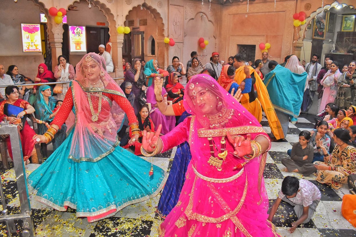 Phag festival celebrated at Thakur Radha Damodar Temple