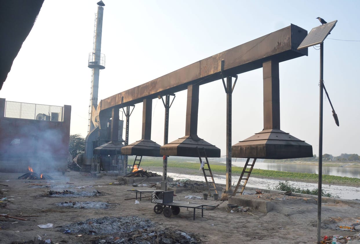 Smoke is blackening the whiteness of the Taj