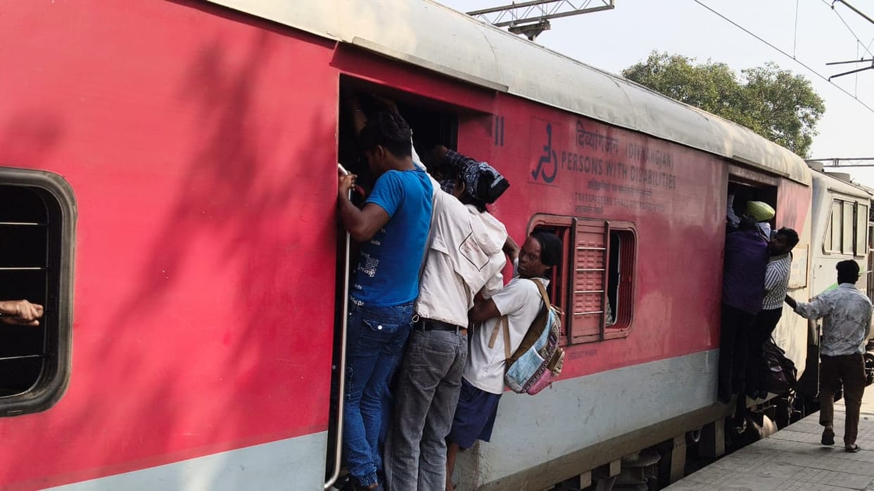 Train seats full on Holi, hope for Tatkal