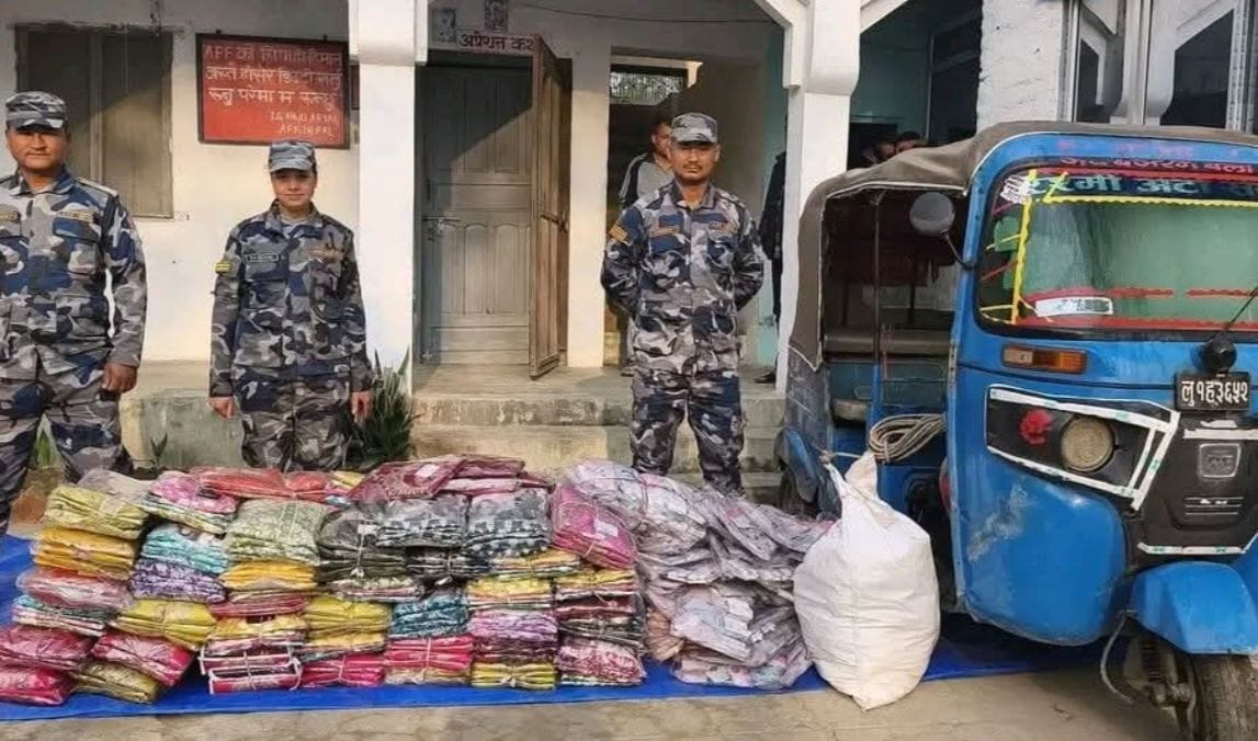 Two smugglers arrested with six kg of hashish