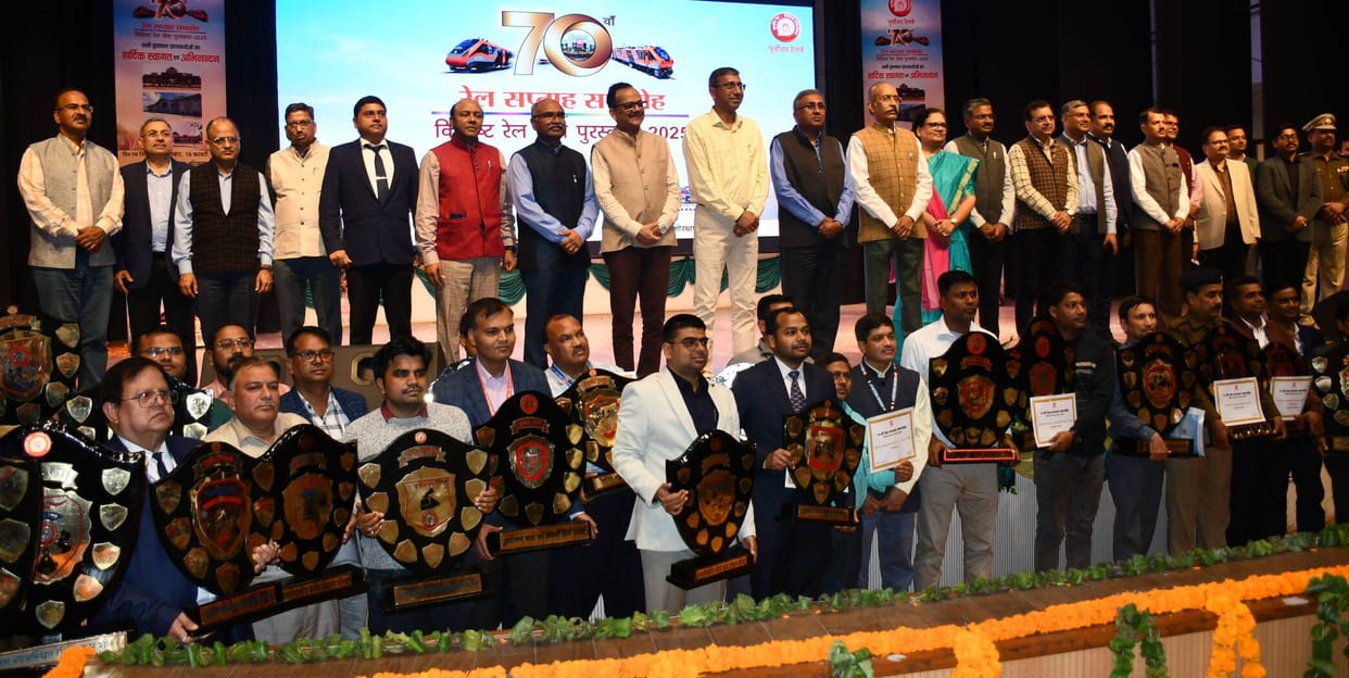 NER General Manager Uday Borwankar presented Distinguished Railway Service Awards to 53 railway employees for their outstanding work.