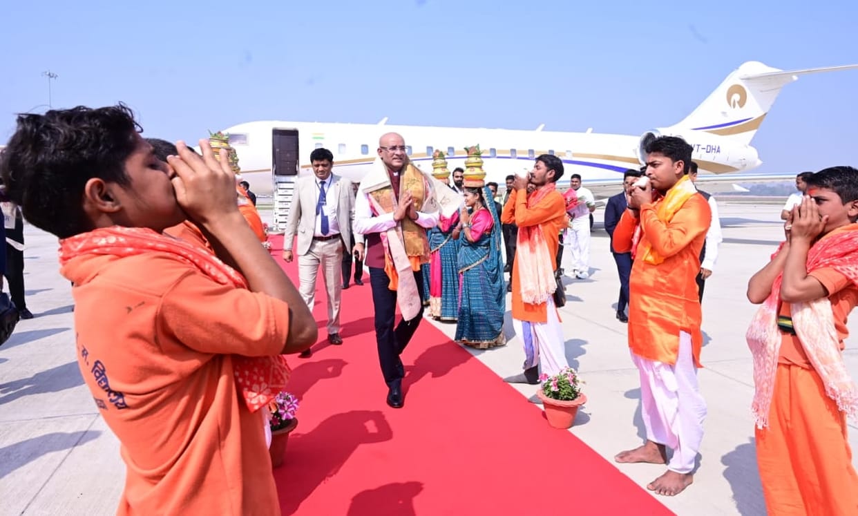 Bharat from South America attends Ram Lalla's court