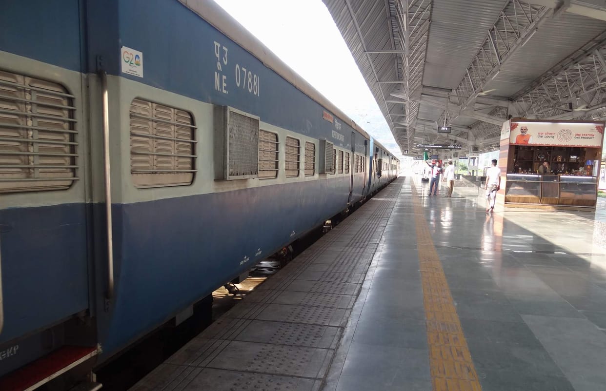 Holi special train will run from Rishikesh to Kolkata.