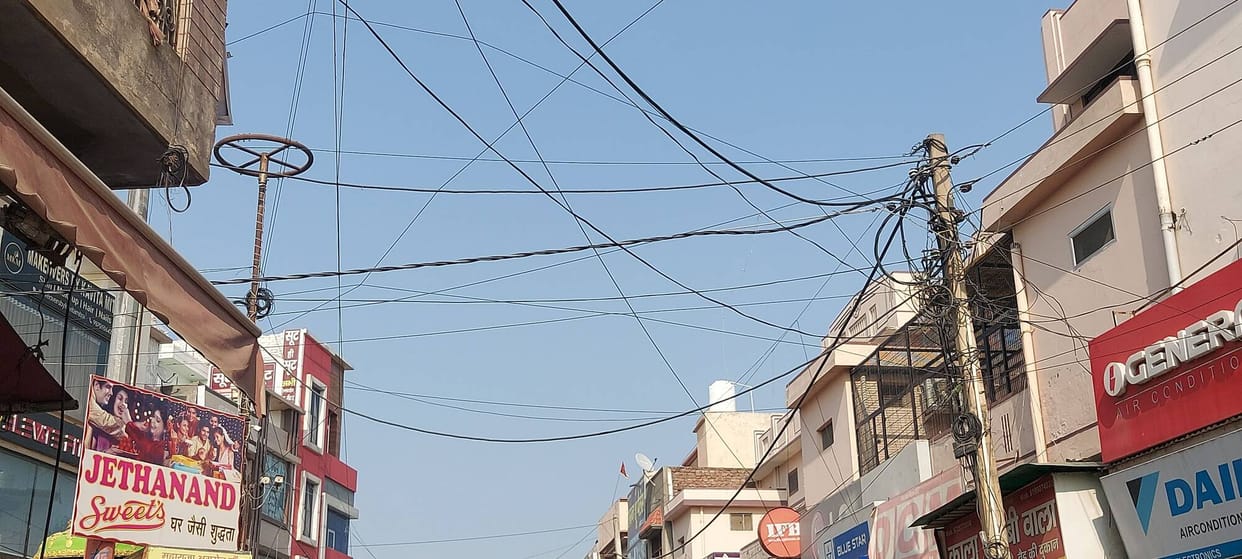 26 crore rupees will be spent to replace dilapidated wires, poles and meters in the city.
