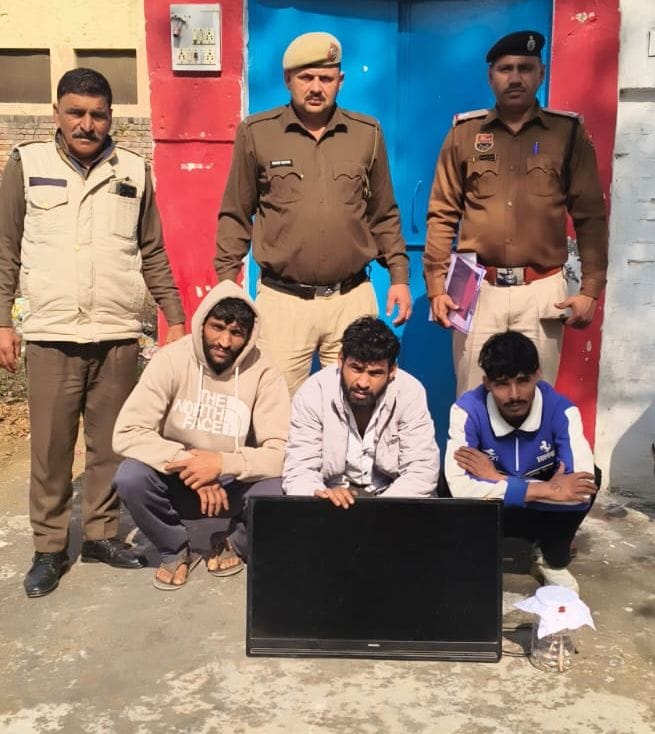 Three accused arrested with stolen goods