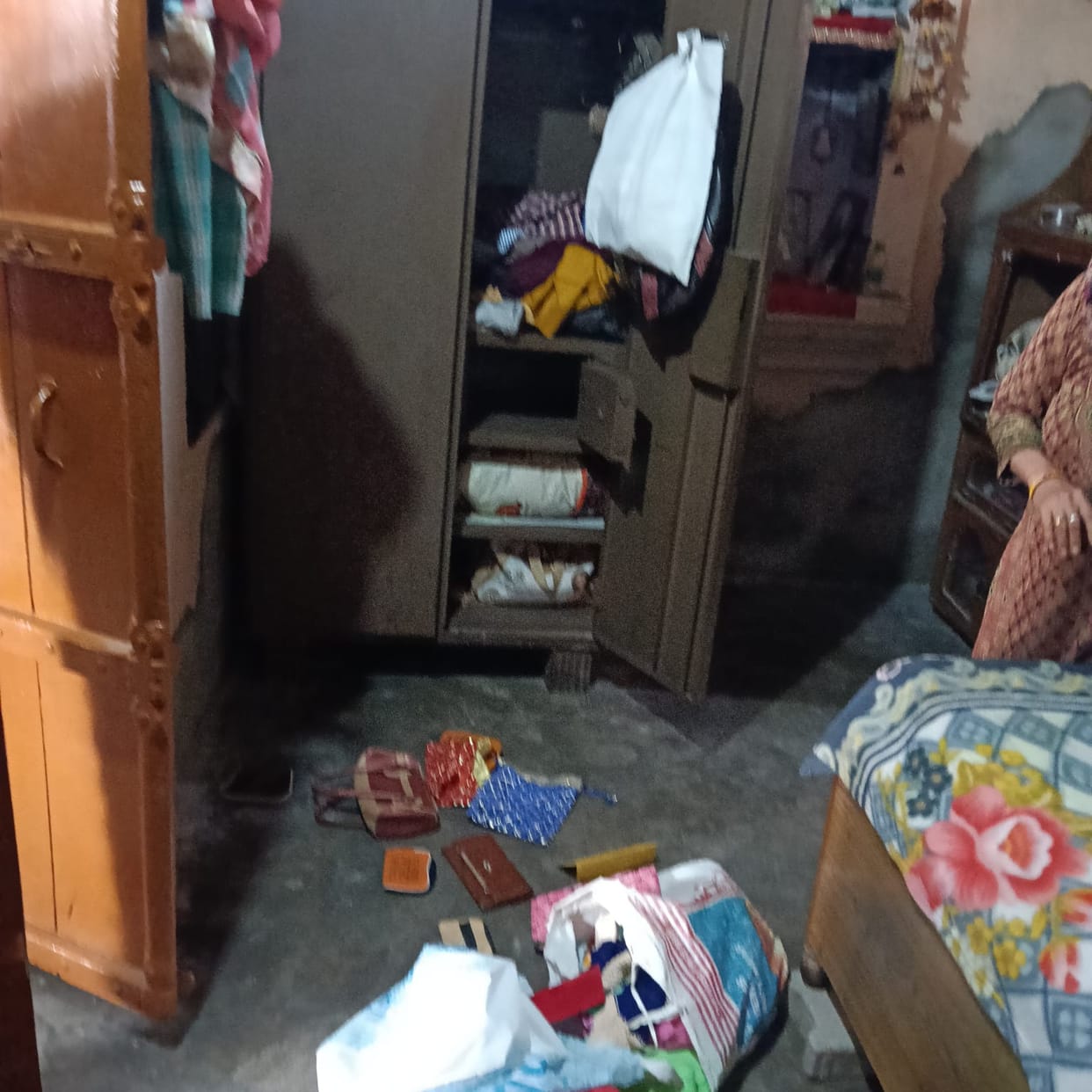 Elderly woman beaten to unconsciousness, masked man flees with jewellery worth Rs 1.35 lakh