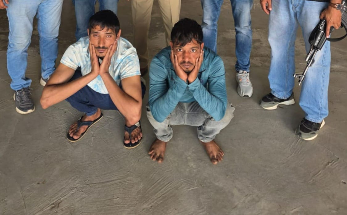 Smuggler and supplier arrested with smack