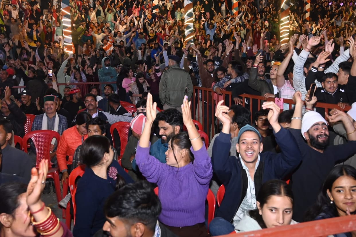 Mandi residents danced on Chali Kudmet O...