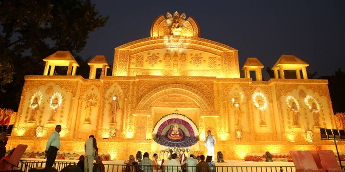 The grand court resonated with the hymns of Baba Shyam.
