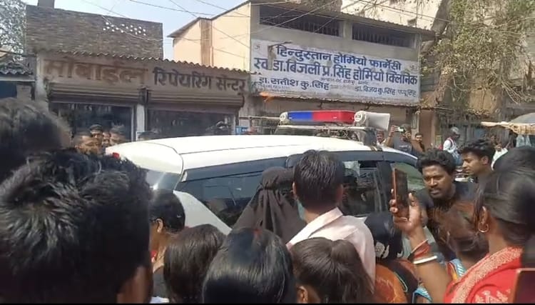 Bihar: भीड़ का कहर या गलतफहमी का शिकार? सदर अस्पताल के बाहर बच्चा चोरी के शक में महिला की बेरहमी से पिटाई