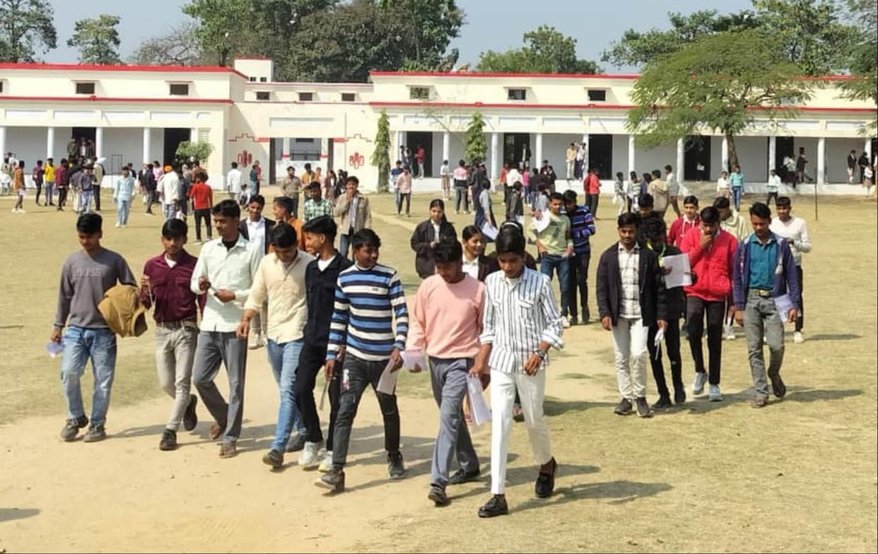 4,697 students left the exam.