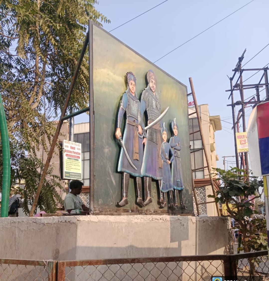 The Municipal Corporation has installed a grand portrait of the four Sahibzadas at Maruti State Square, which will serve as a source of inspiration for the people.