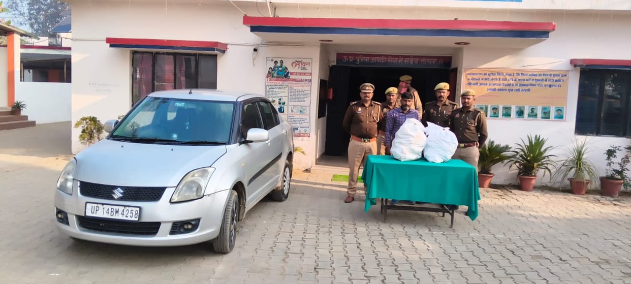 A smuggler carrying 48 kg of hashish from Nepal was arrested at the border.