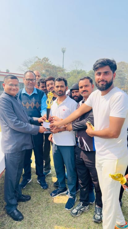 क्रिकेट: अभिषेक के तूफानी शतक से प्रशासनिक भवन की रोमांचक जीत Cricket: Abhishek's stormy century leads Administrative Building to thrilling win
