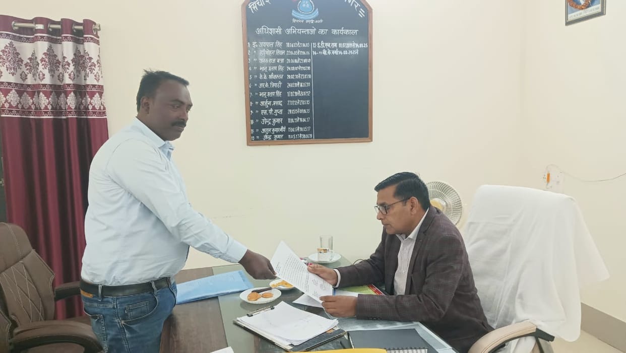Farmers met XEN and demanded to free the area from encroachment.