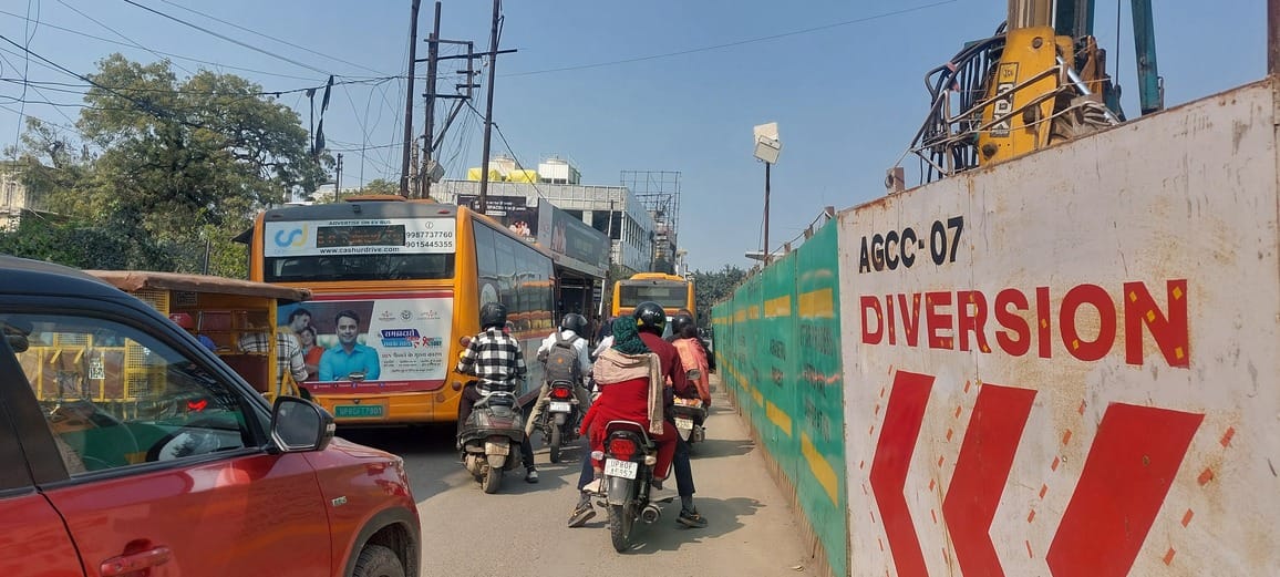 Irregular stops of city buses cause traffic jam on MG Road
