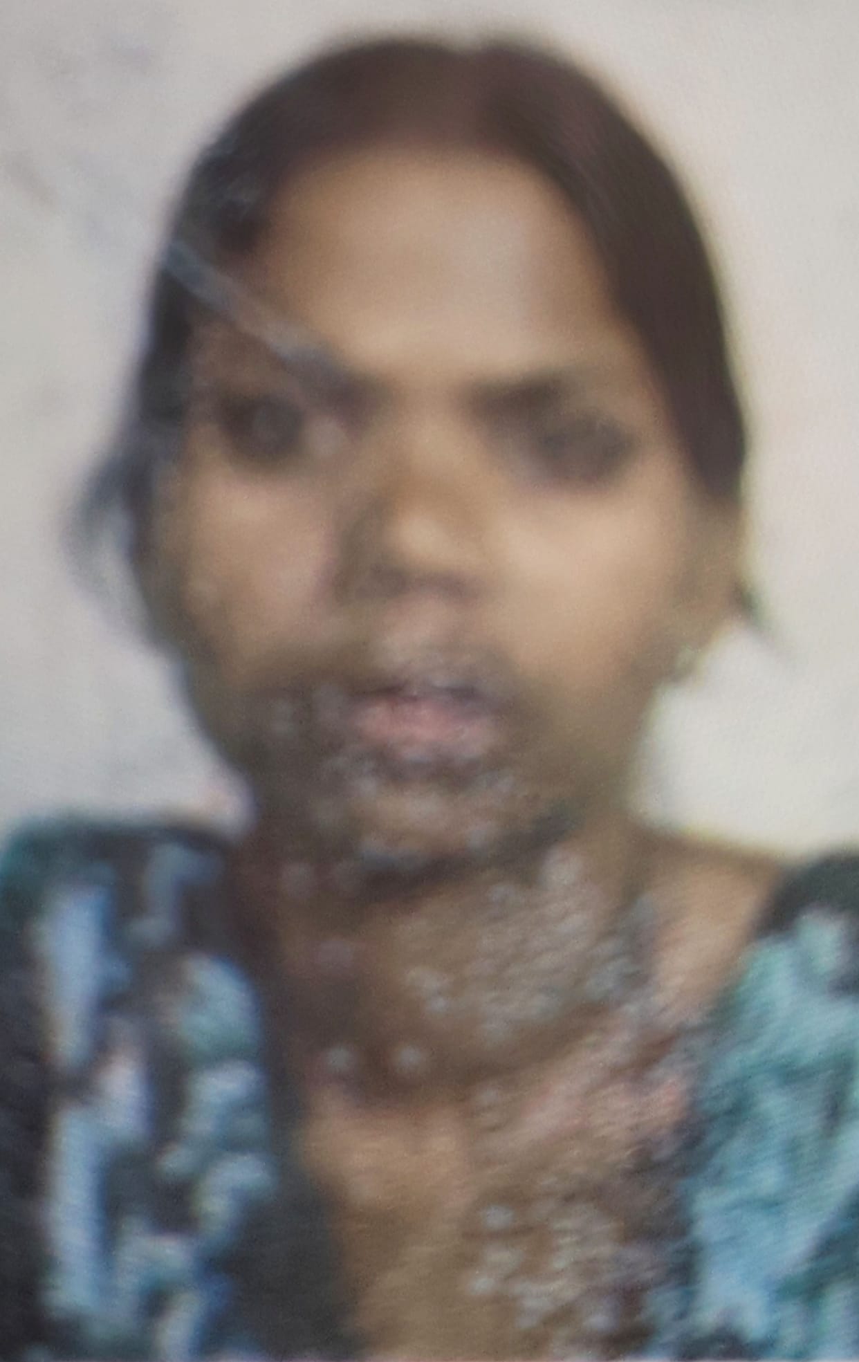 After her husband's death, the wife hanged herself in front of the police.