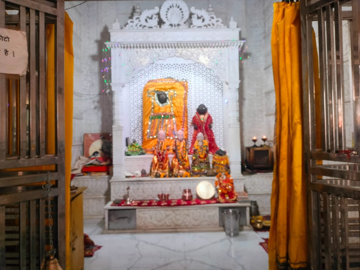 Eight silver crowns of idols stolen from Bharat Mandir