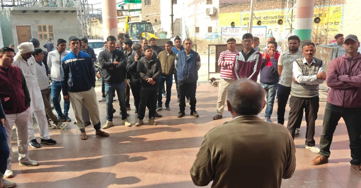 Electricity workers protested for two hours.