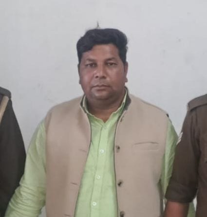 Police arrested a man with a reward of 25 thousand rupees and sent him to jail.