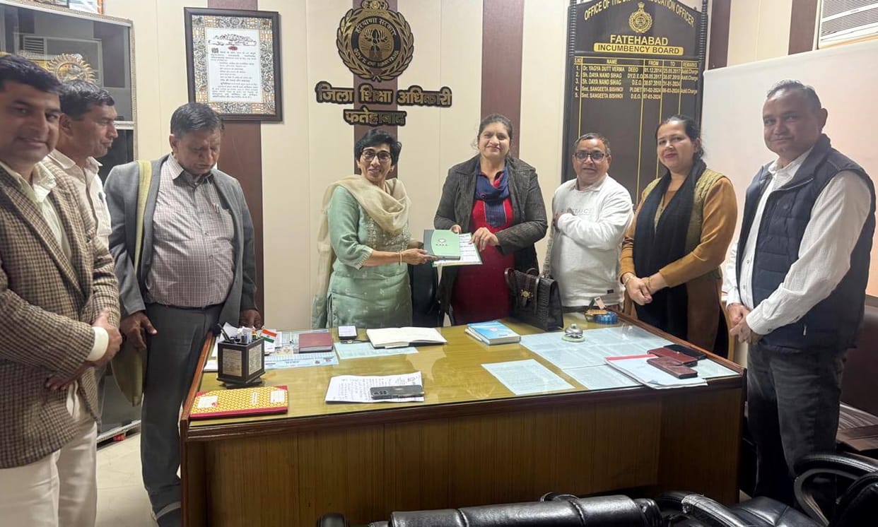 A delegation of the teachers' union met the officer and placed their demands