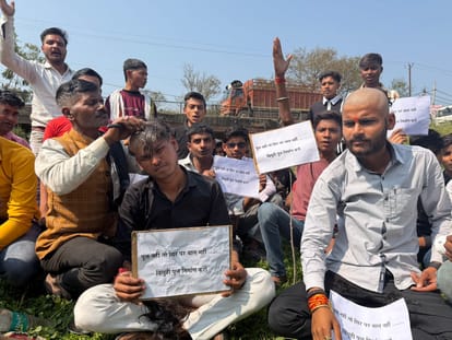 Panchayat workers shaved their heads to express their anger.