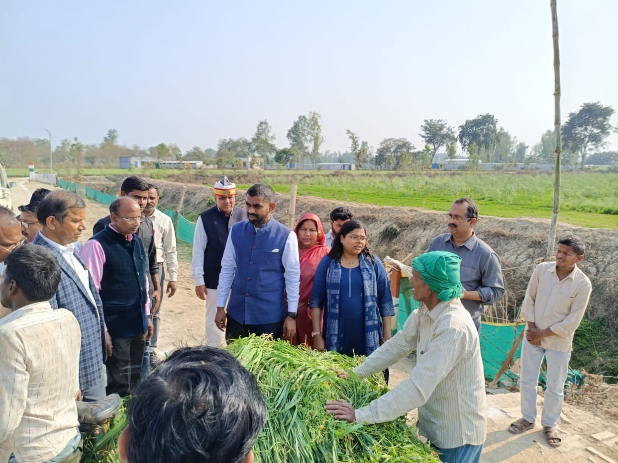 93 ration cards and 30 Ayushman cards were distributed at the village Chaupal