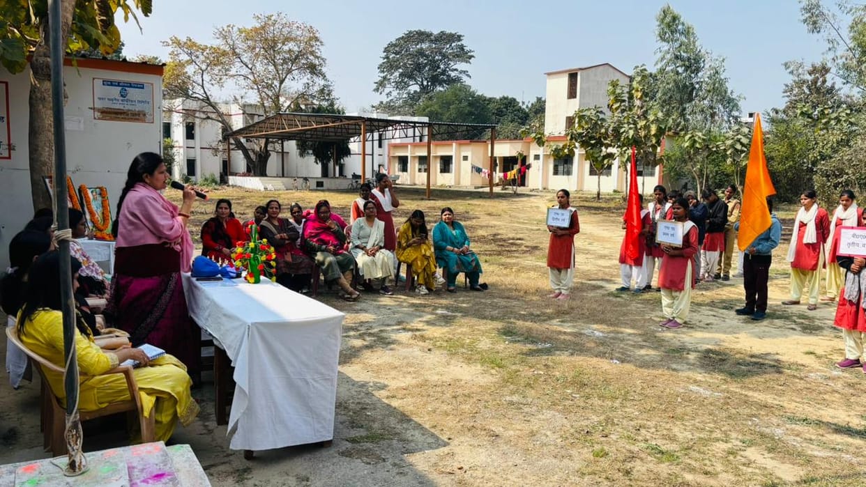 Akhilesh and Sunita won the musical chair competition.