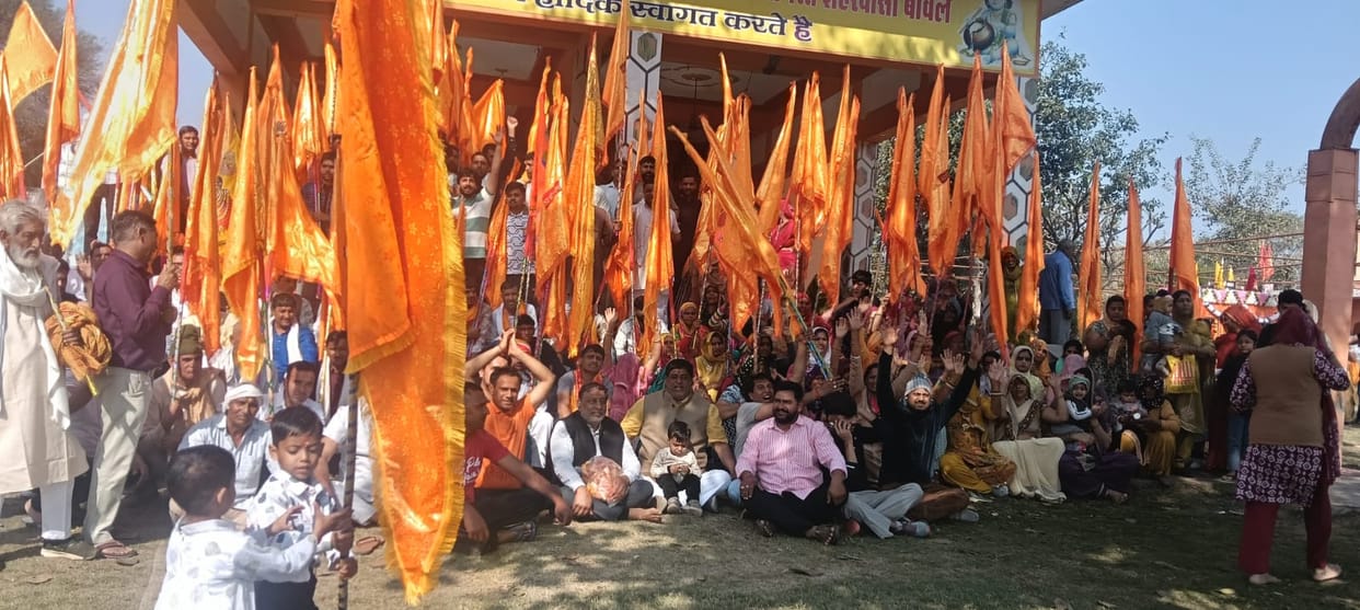 The pilgrims of Shyam Mitra Mandal left for Khatu Shyam.