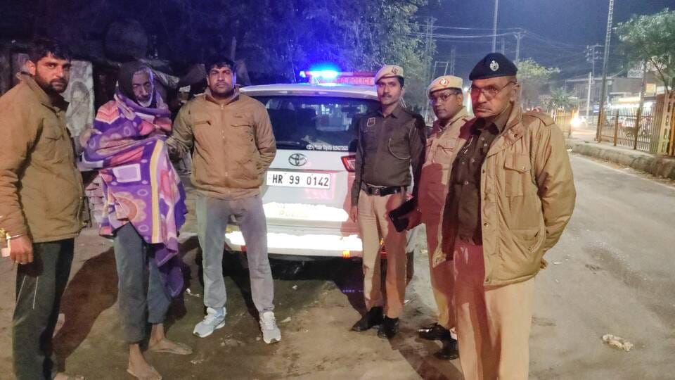 Police reunited an elderly man found in a pitiable condition at Tikona Park in Loharu with his family.