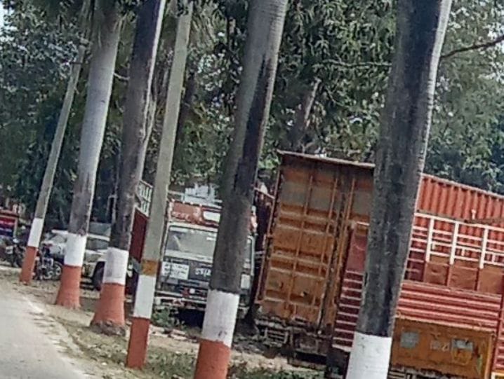 The seized vehicles are becoming junk, only if they are auctioned will the Laar police station look clean