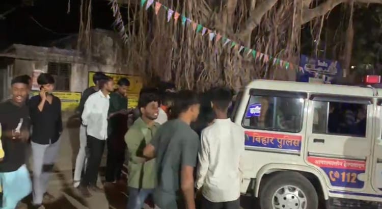 Bihar News: बच्चा चोरी की अफवाह पर महिला की पिटाई, पुलिस ने बचाया
