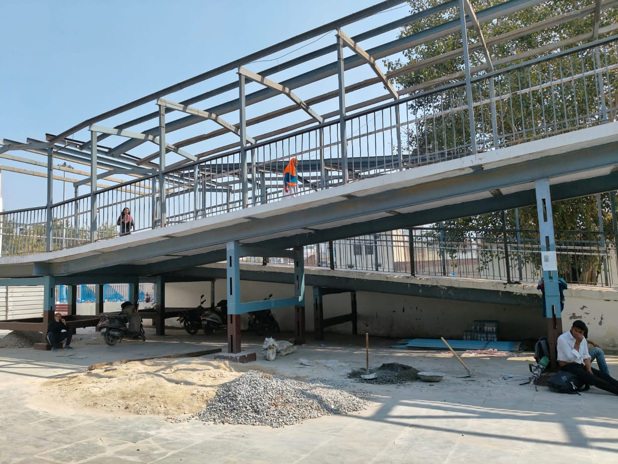 Blocking of the main entry of platform number one has been postponed.