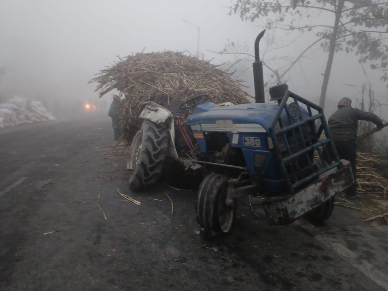 Six vehicles collided on the highway in dense fog, driver injured