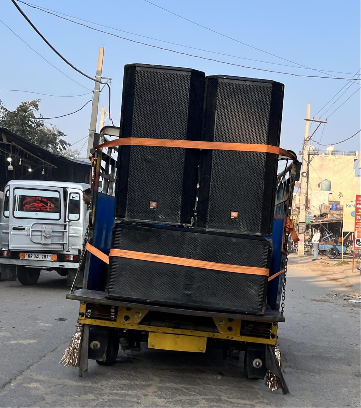 Commercial vehicles running without number plates in Shahzadpur