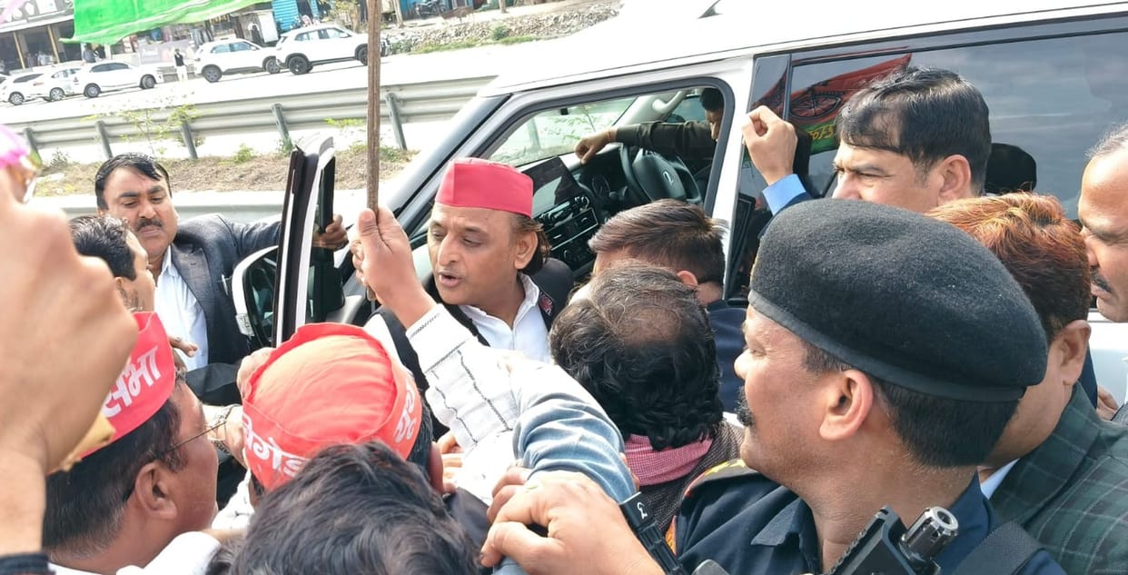 Why are those who insult not being punished: Akhilesh