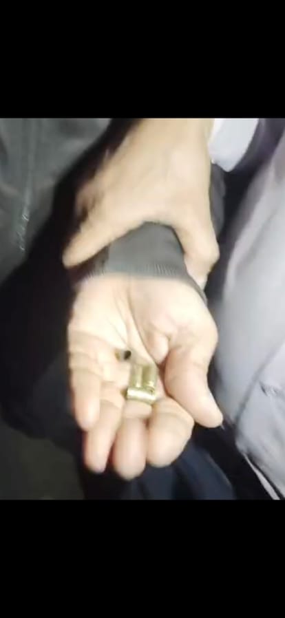 Varanasi News: संशोधित
छात्र पर 4 राउंड फायरिंग, काटी बिजली, खोखे मिले, धरने पर बैठे Four rounds fired on student in BHU, electricity cut, cartridges recovered, scuffle and protest