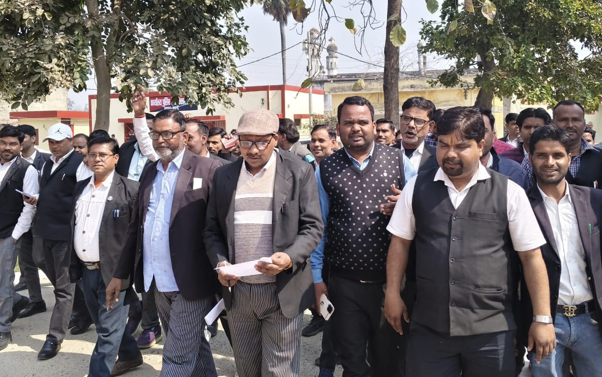 SDM accused of indecency, lawyers protest