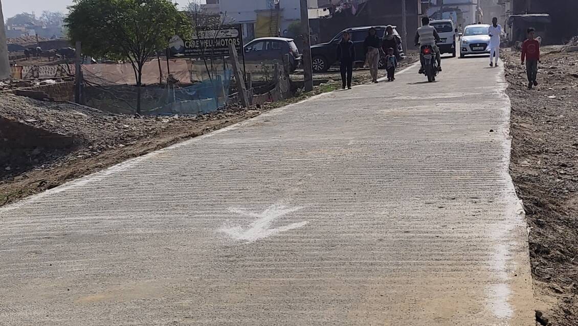 Two important roads of the city were built at a cost of Rs. 3.5 crore, providing relief to the people from traffic jams and potholes.