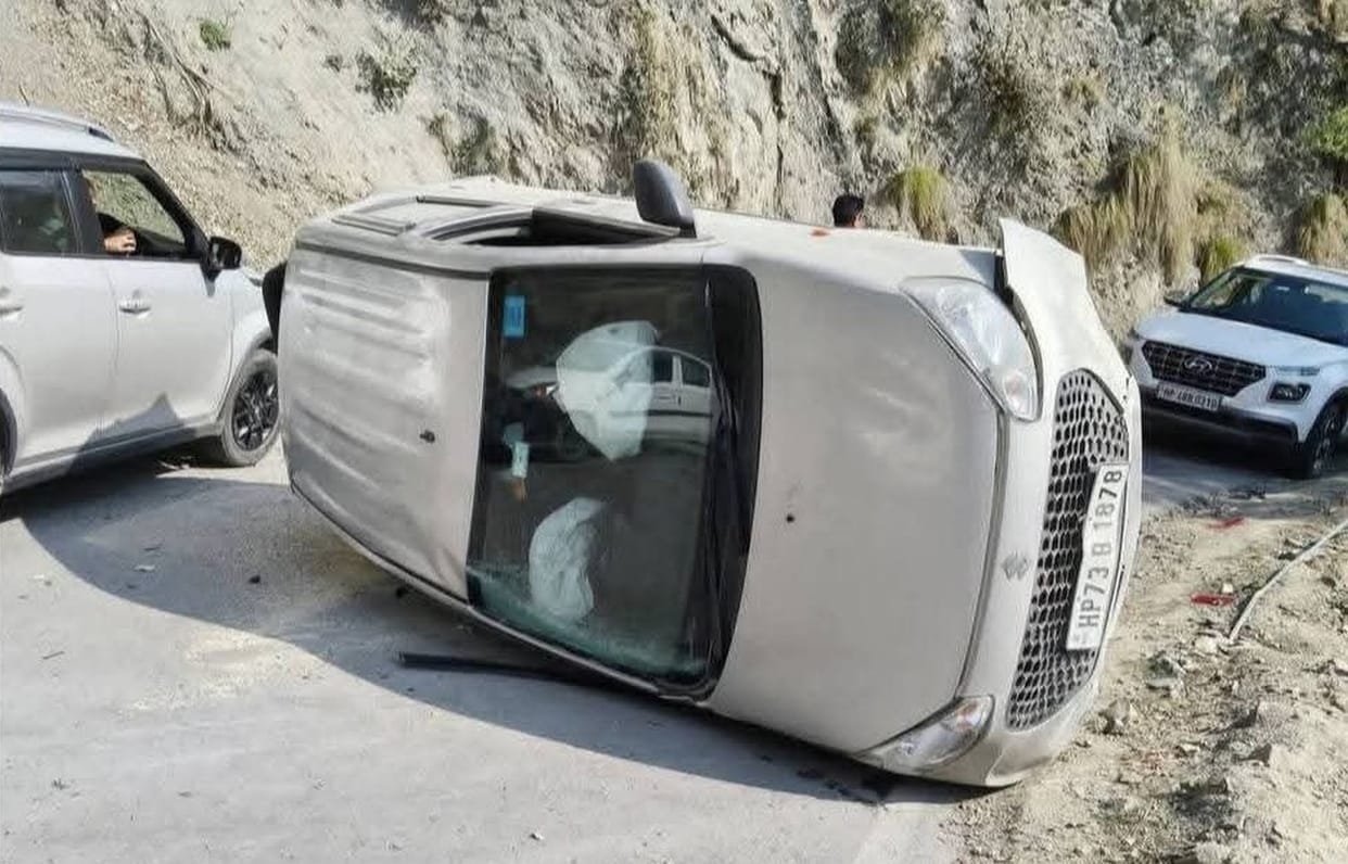 Car overturned on the road near Pukhri