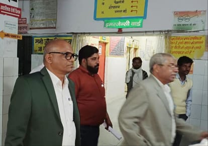 A committee arrived to investigate the incision made by a pregnant woman.