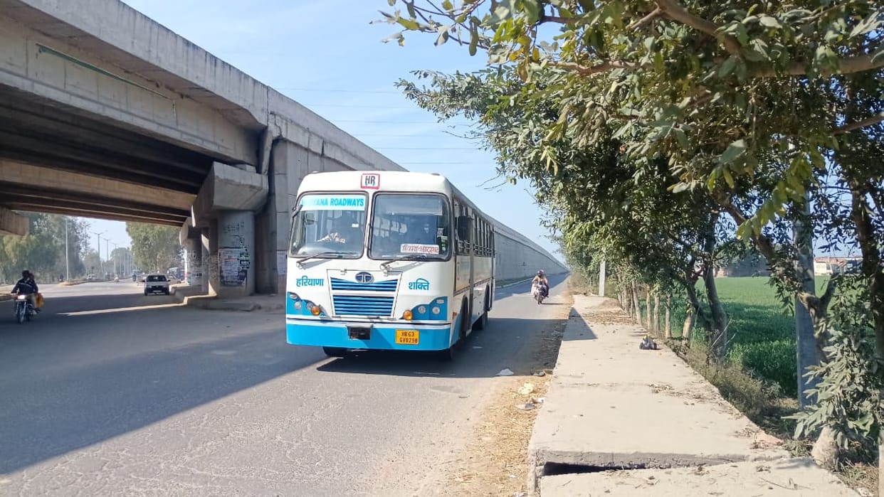 Passengers are facing problems due to the arbitrariness of roadways bus drivers.