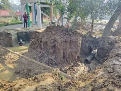 Half the city faces water crisis for two days due to replacement of old pipes without any notice