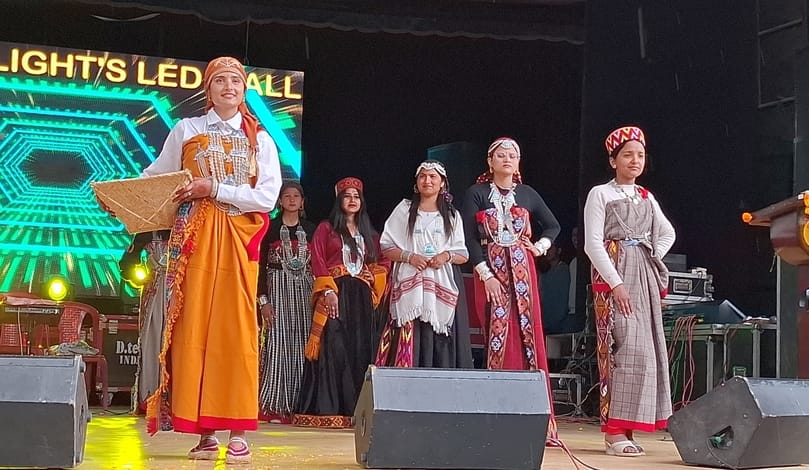 Youth danced to Pahari and Hindi songs at Kala Kendra