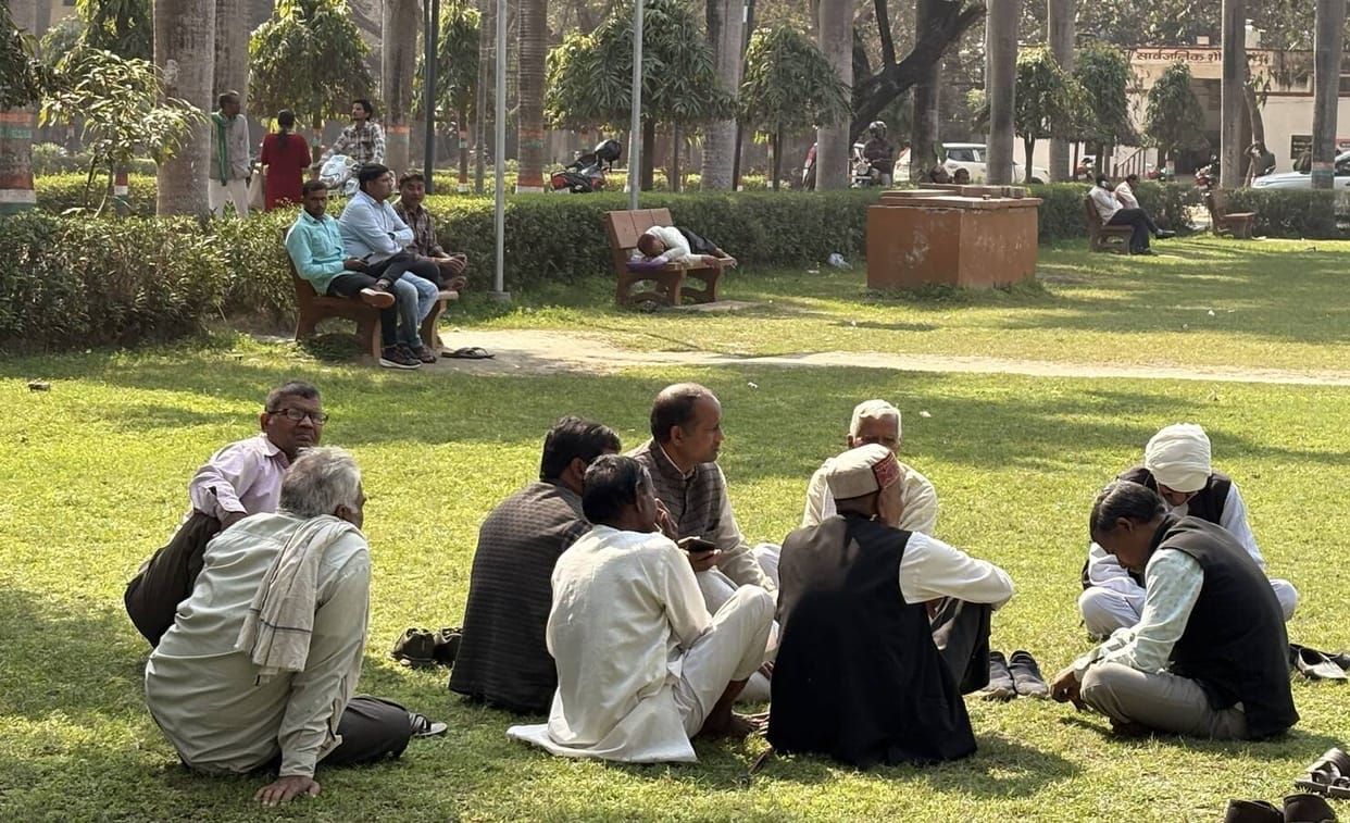 The mercury rose by one degree Celsius, and the dry weather increased farmers' worries.