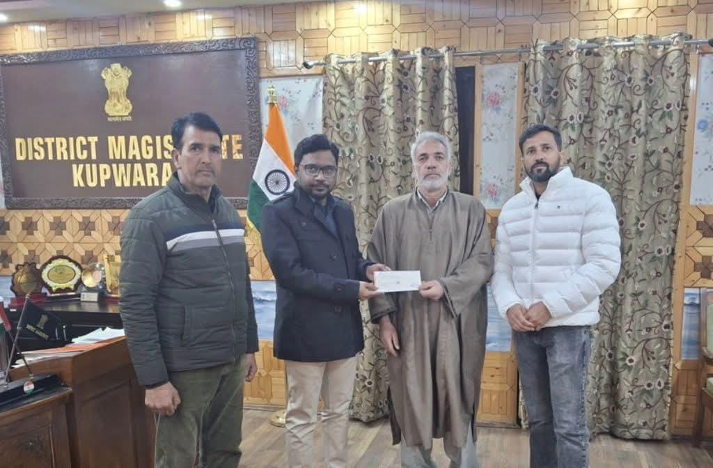Srinagar, DC Kupwara, Shrikant Suse, Gave Compensation Cheque, Road Accident Victims