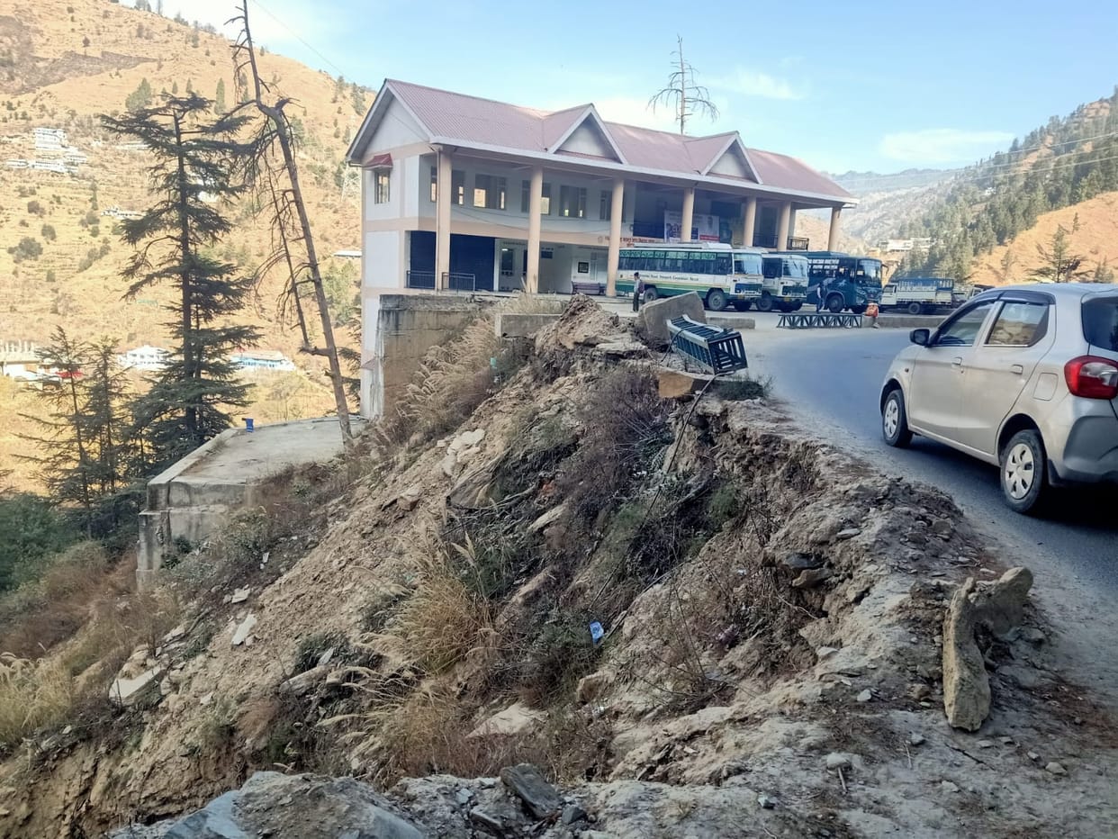 Kotkhai bus stand is in danger, no parking has been done for three yearsKotkhai bus stand is in danger, no parking has been done for three years