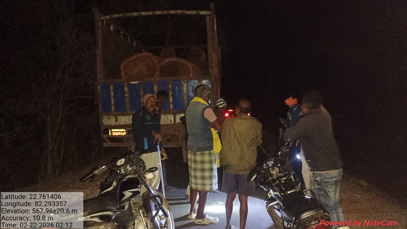 कोरबा में करीब तीन लाख की साल लकड़ी जब्त