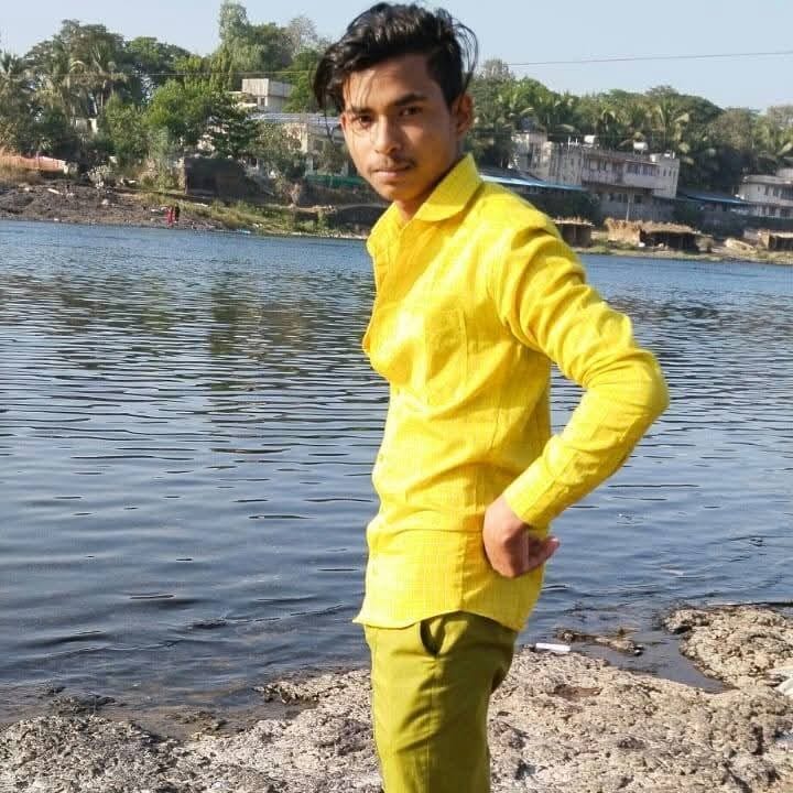 Road accident in Gujarat, youth from Maghikothilwa dies